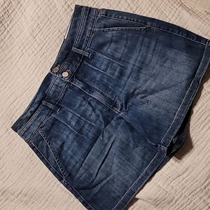 WHBM White House Black Market Everyday Soft Denim Pleated High Rise 5" Shorts